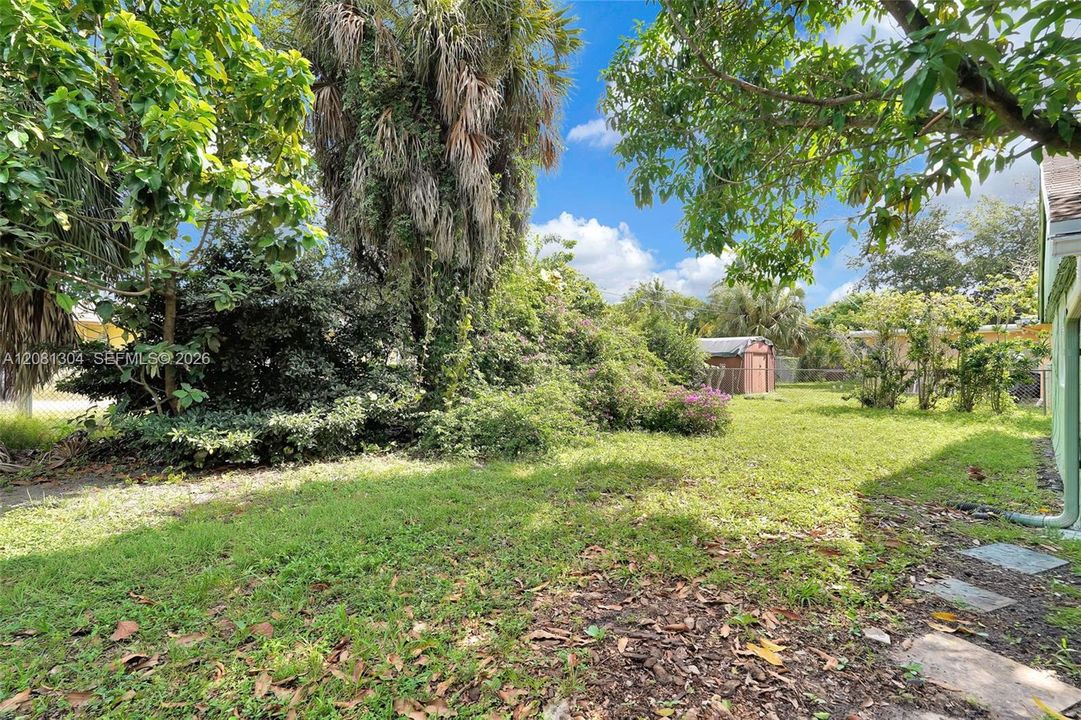 For Rent: $3,000 (3 beds, 2 baths, 975 Square Feet)