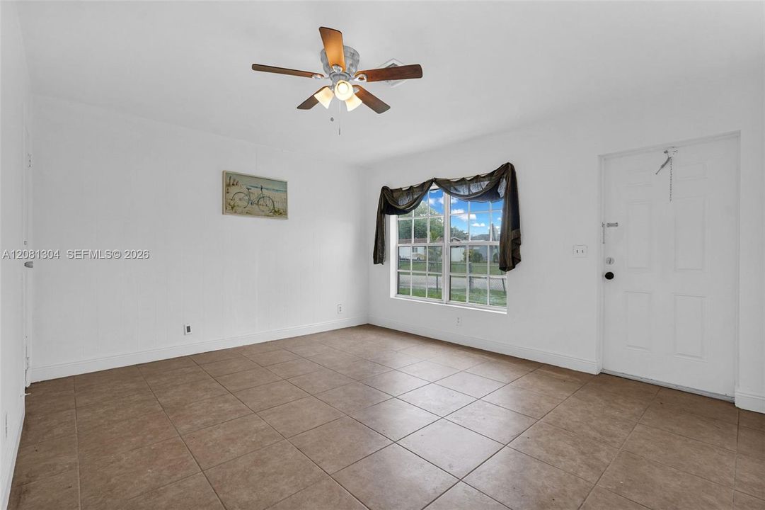 For Rent: $3,000 (3 beds, 2 baths, 975 Square Feet)