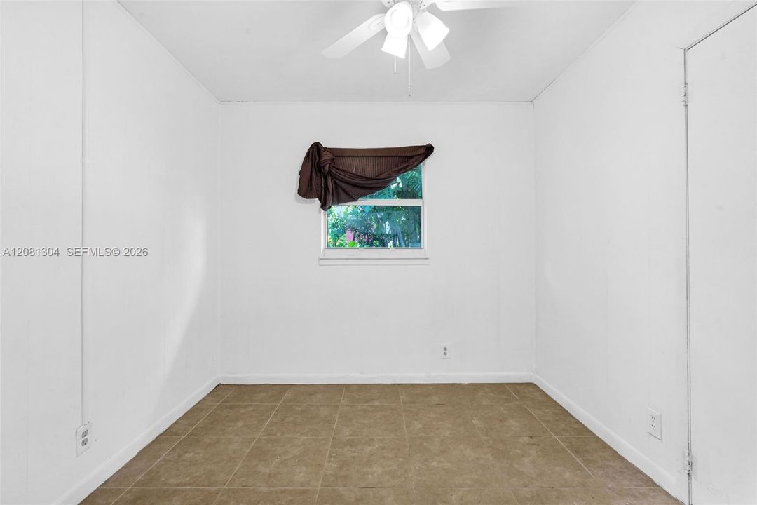 For Rent: $3,000 (3 beds, 2 baths, 975 Square Feet)