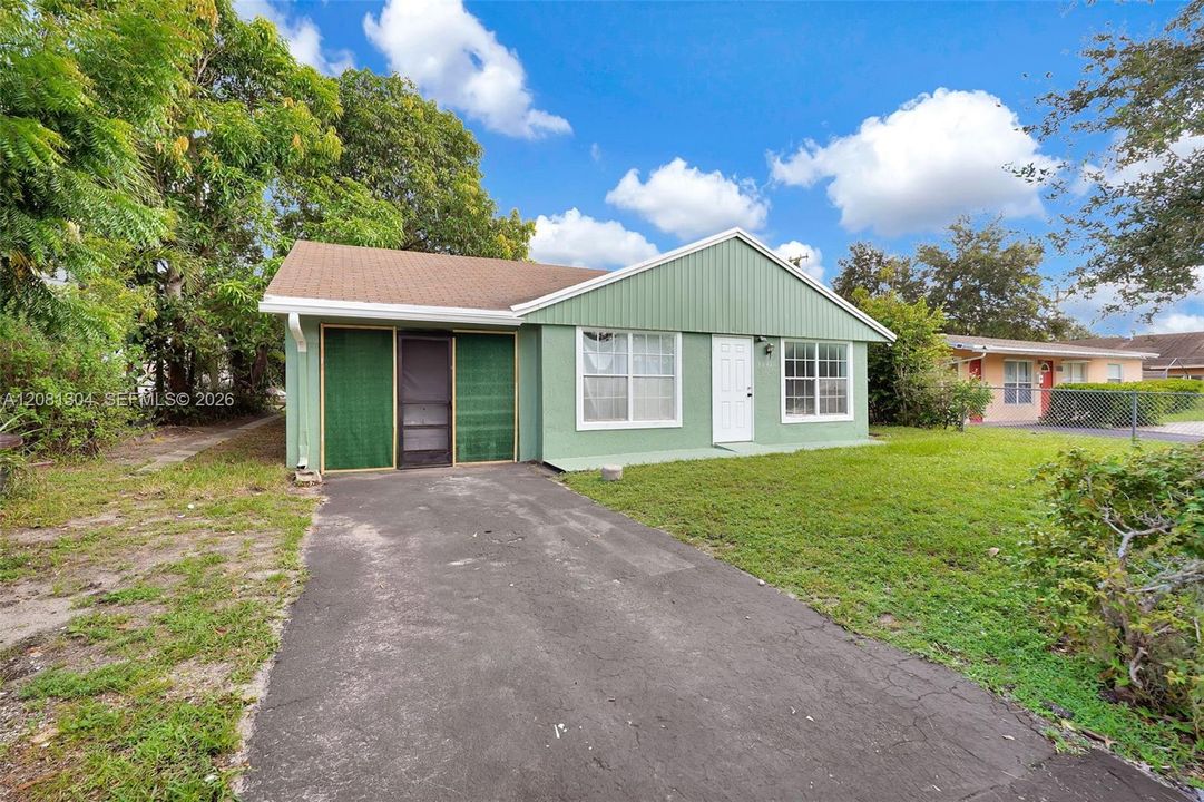 For Rent: $3,000 (3 beds, 2 baths, 975 Square Feet)