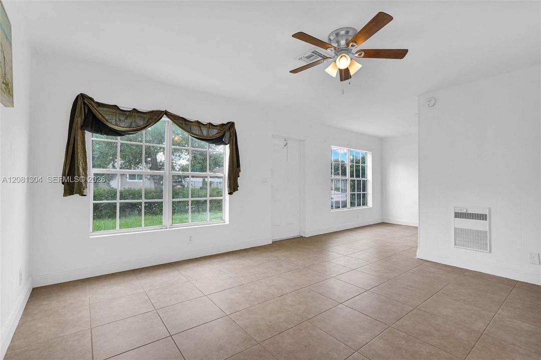 For Rent: $3,000 (3 beds, 2 baths, 975 Square Feet)