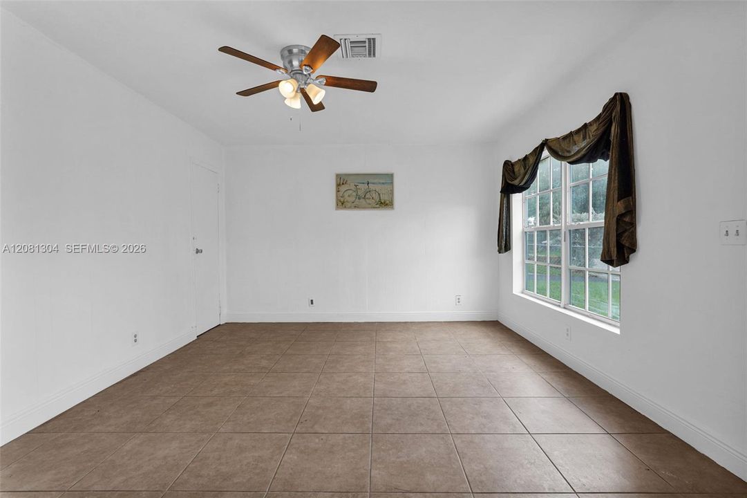 For Rent: $3,000 (3 beds, 2 baths, 975 Square Feet)