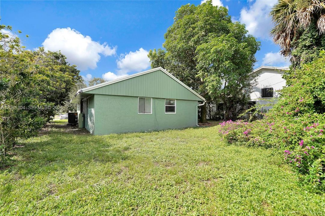 For Rent: $3,000 (3 beds, 2 baths, 975 Square Feet)