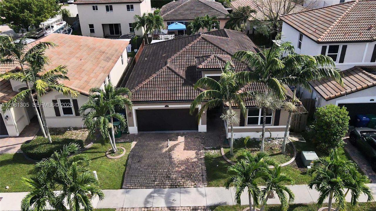 На продажу: $570,000 (4 спален, 2 ванн, 1877 Квадратных фут)