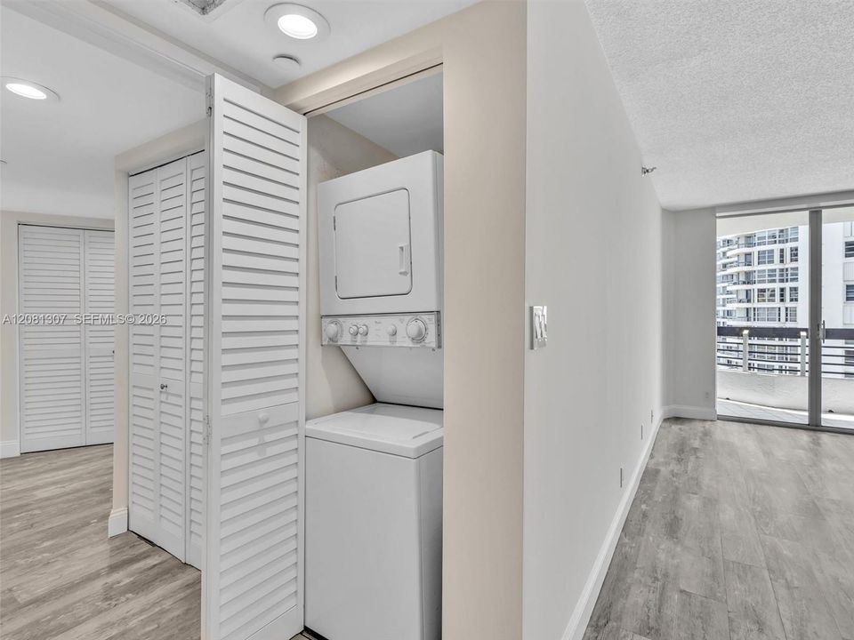 В аренду: $2,900 (1 спален, 1 ванн, 857 Квадратных фут)