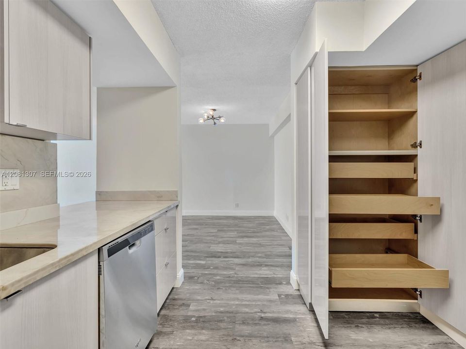 В аренду: $2,900 (1 спален, 1 ванн, 857 Квадратных фут)