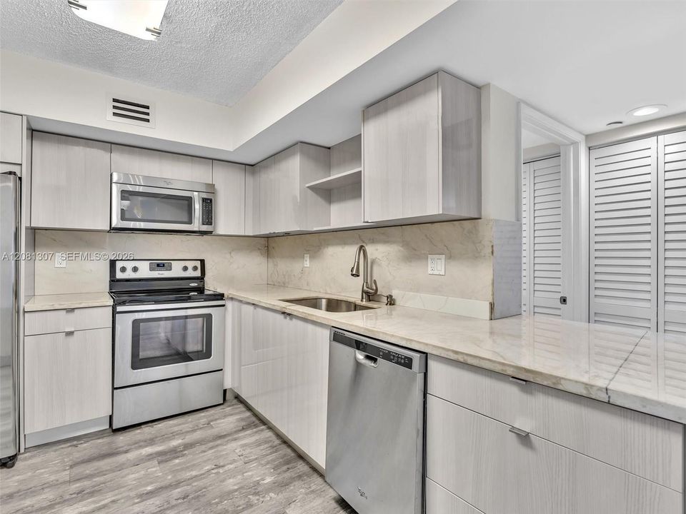 В аренду: $2,900 (1 спален, 1 ванн, 857 Квадратных фут)