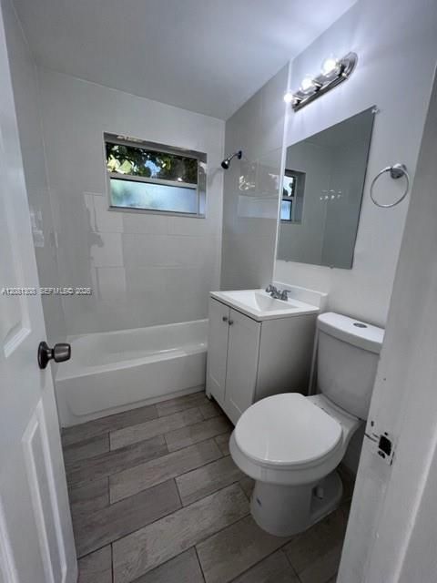 В аренду: $3,100 (3 спален, 1 ванн, 1050 Квадратных фут)