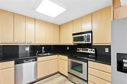 В аренду: $2,500 (2 спален, 2 ванн, 1280 Квадратных фут)