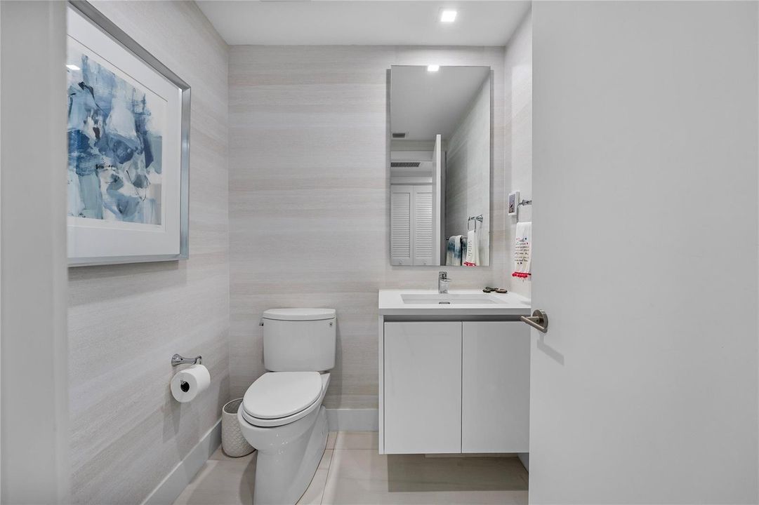 Guest 1/2 bath