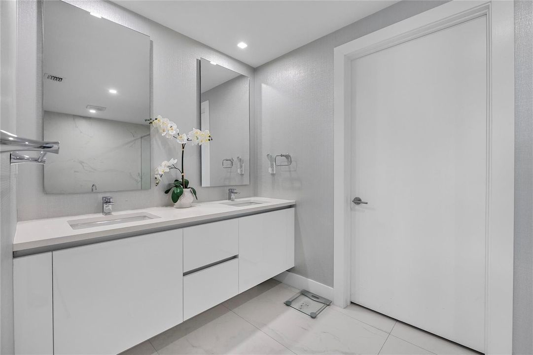 Primary Bath w/ double vanities