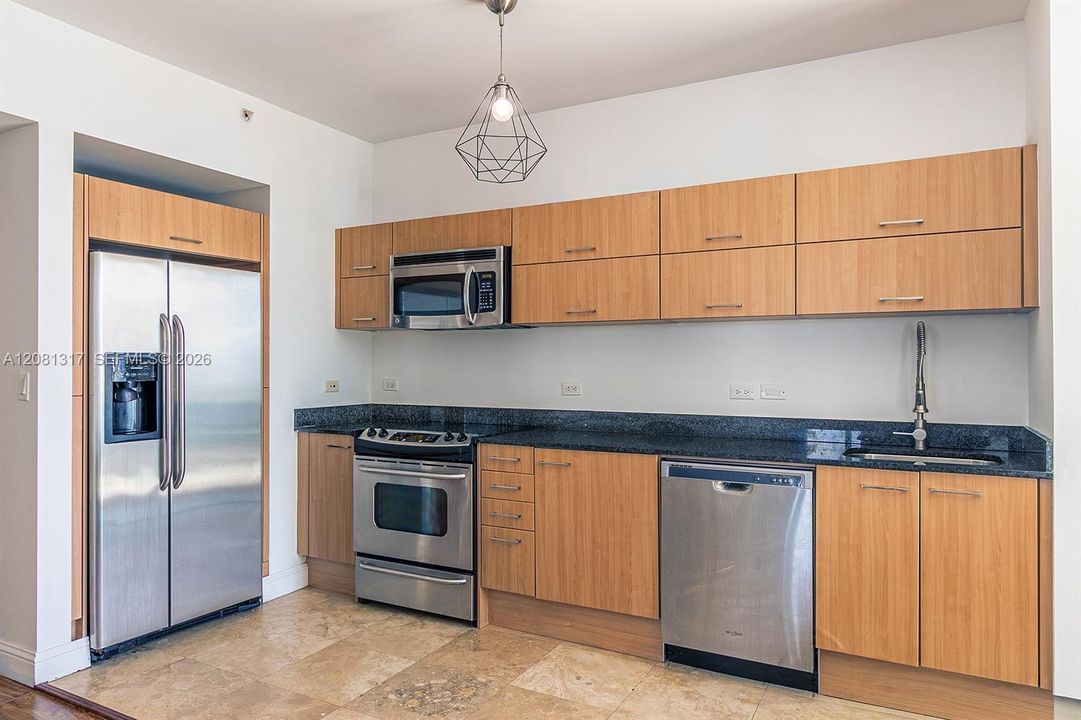 В аренду: $3,400 (2 спален, 2 ванн, 935 Квадратных фут)