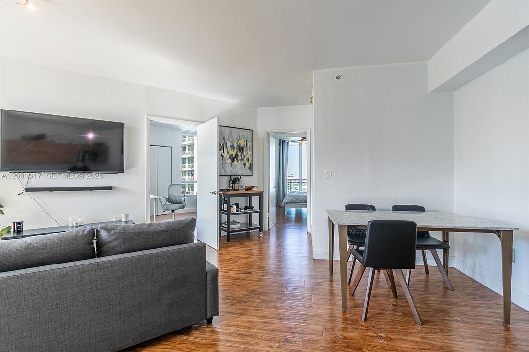 В аренду: $3,400 (2 спален, 2 ванн, 935 Квадратных фут)
