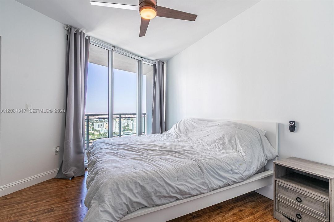 В аренду: $3,400 (2 спален, 2 ванн, 935 Квадратных фут)