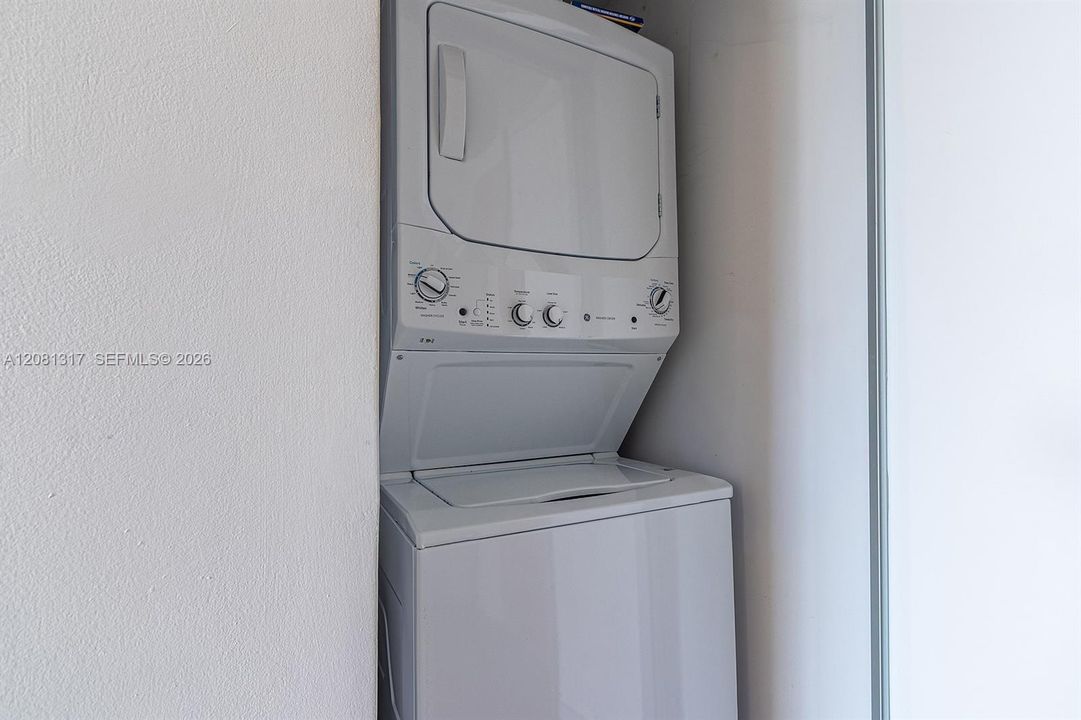 В аренду: $3,400 (2 спален, 2 ванн, 935 Квадратных фут)