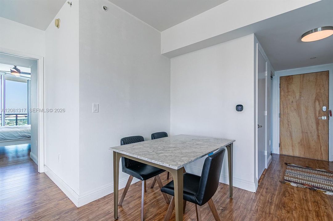 В аренду: $3,400 (2 спален, 2 ванн, 935 Квадратных фут)