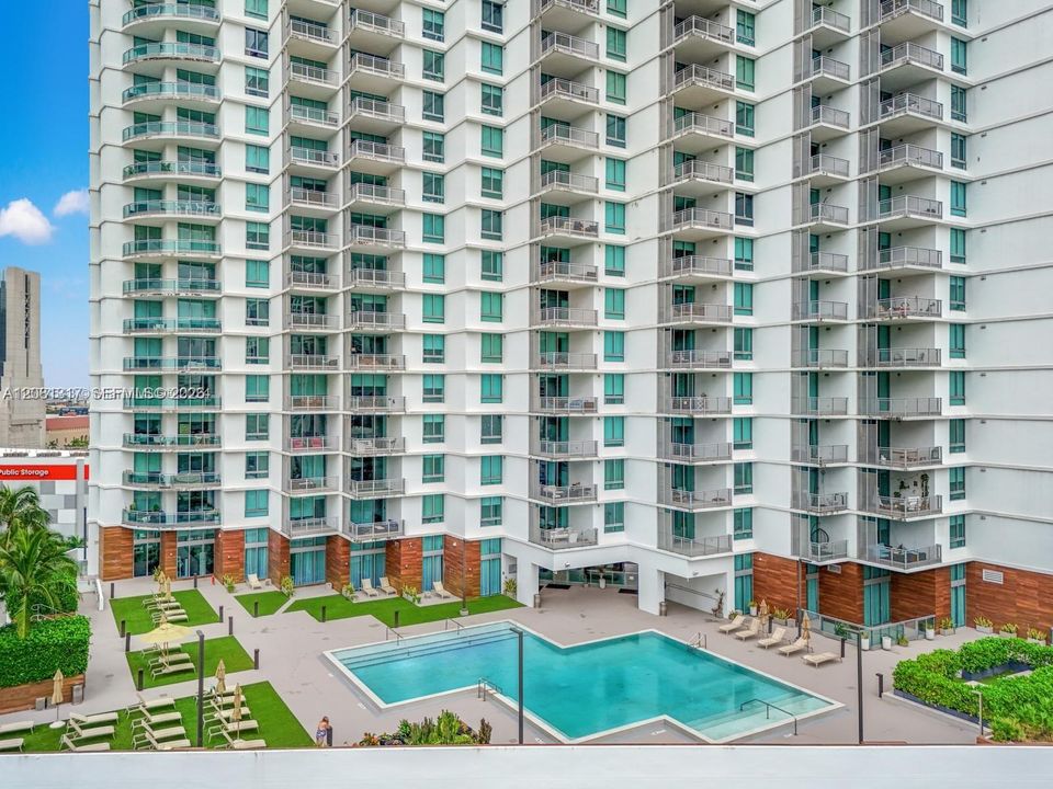 В аренду: $3,400 (2 спален, 2 ванн, 935 Квадратных фут)
