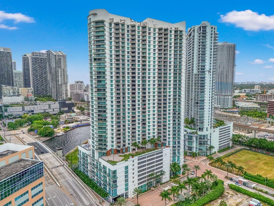 В аренду: $3,400 (2 спален, 2 ванн, 935 Квадратных фут)