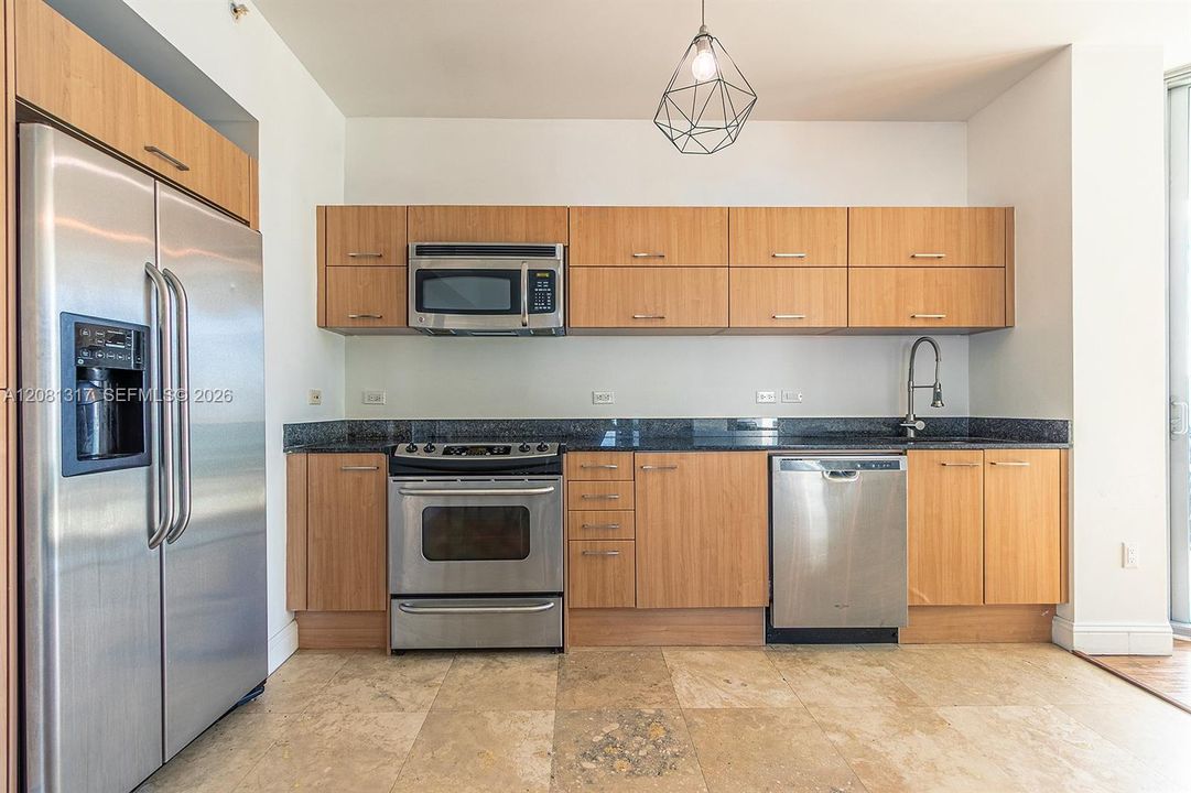 В аренду: $3,400 (2 спален, 2 ванн, 935 Квадратных фут)