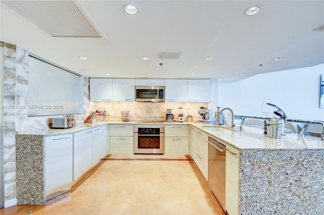For Sale: $1,580,000 (2 beds, 2 baths, 2070 Square Feet)