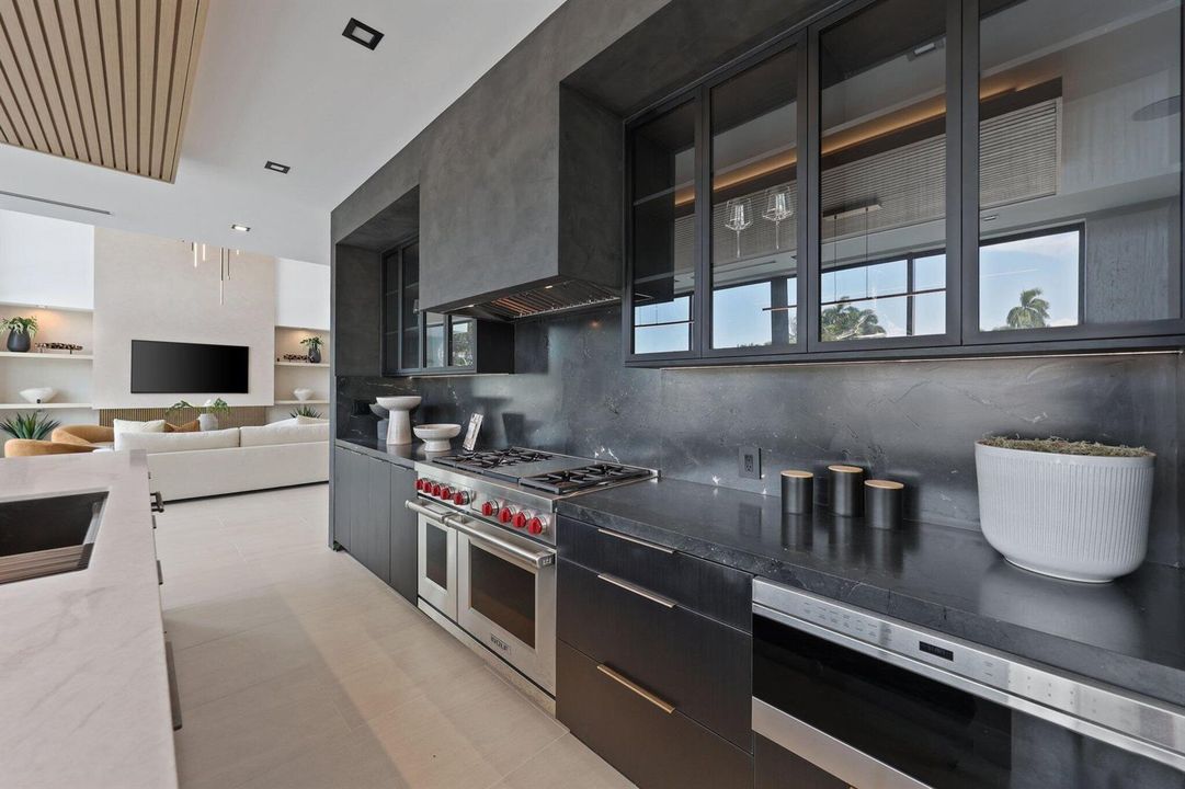2825 Northeast 27th St - 30.jpg-SMALL