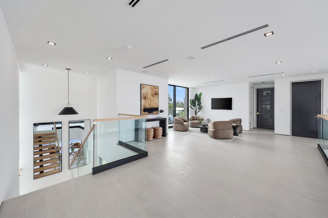 2825 Northeast 27th St - 76.jpg-SMALL