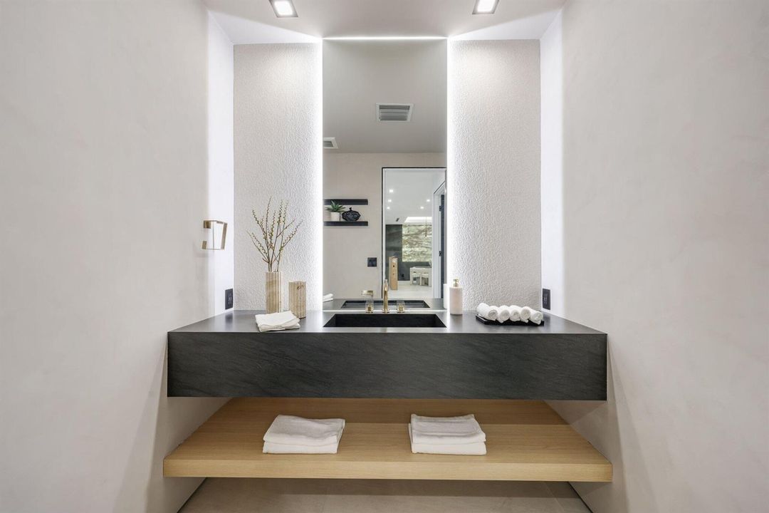 2825 Northeast 27th St - 66.jpg-SMALL
