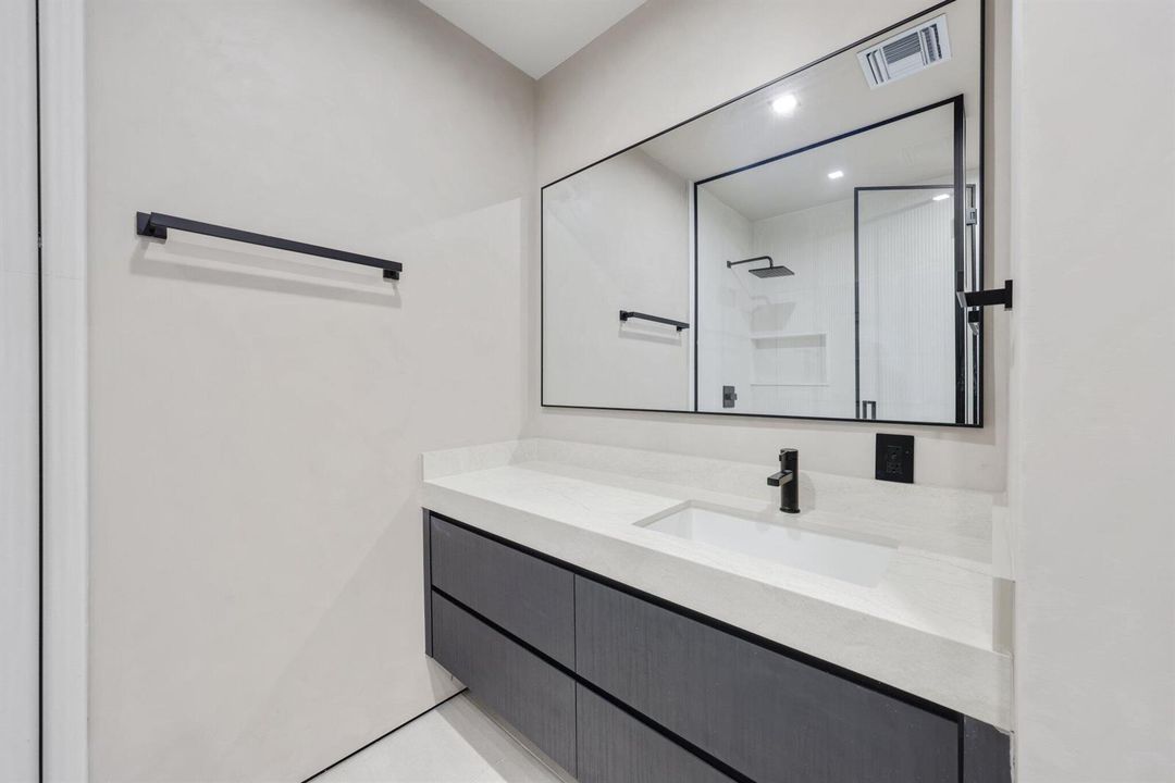 2825 Northeast 27th St - 65.jpg-SMALL