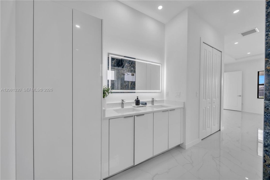 For Sale: $450,000 (4 beds, 3 baths, 1780 Square Feet)