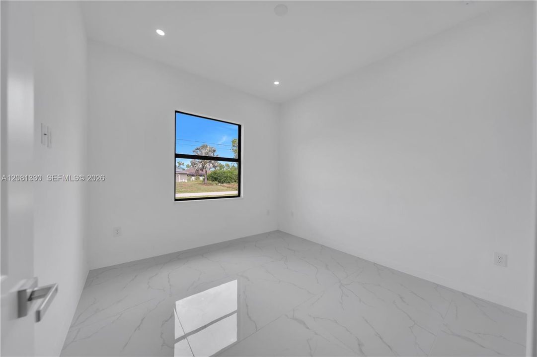For Sale: $450,000 (4 beds, 3 baths, 1780 Square Feet)