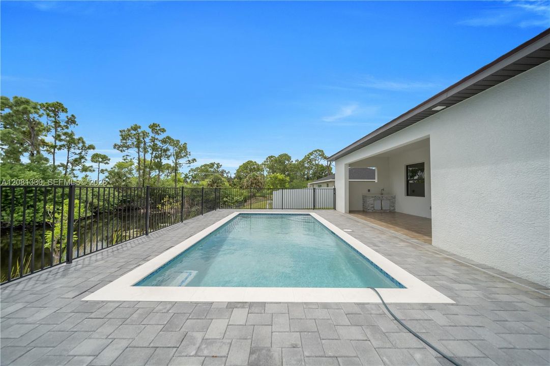 For Sale: $450,000 (4 beds, 3 baths, 1780 Square Feet)