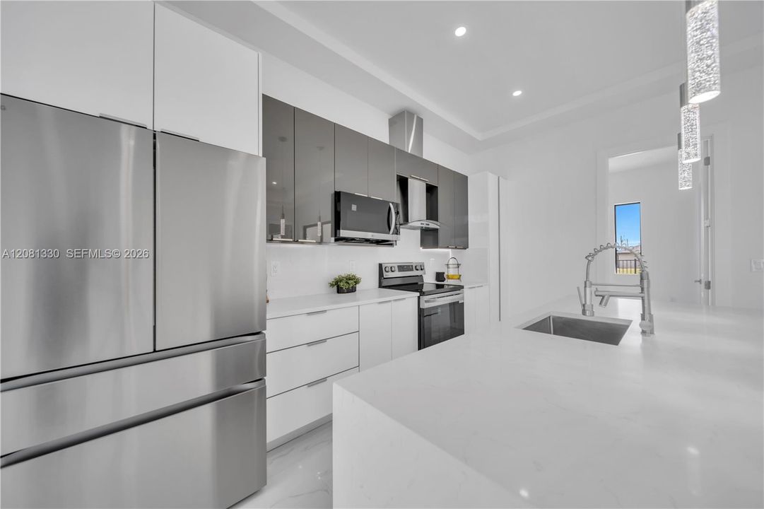 For Sale: $450,000 (4 beds, 3 baths, 1780 Square Feet)