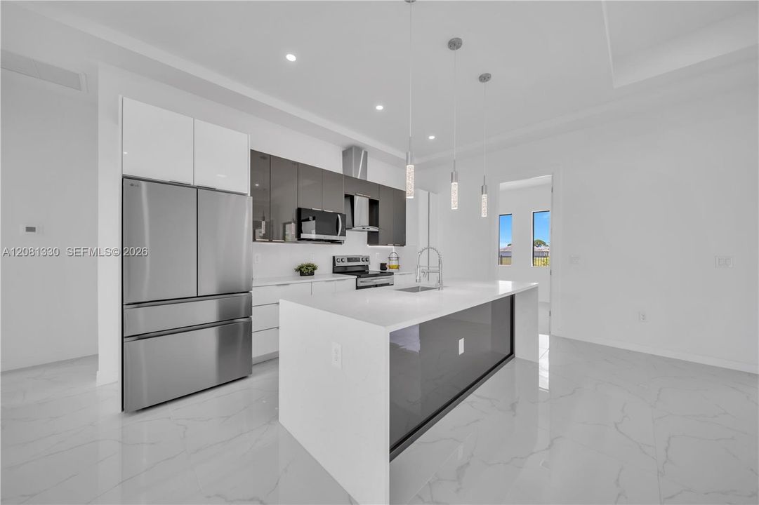 For Sale: $450,000 (4 beds, 3 baths, 1780 Square Feet)