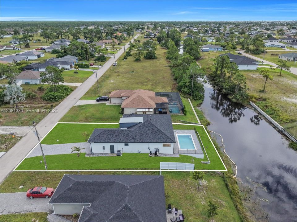 For Sale: $450,000 (4 beds, 3 baths, 1780 Square Feet)