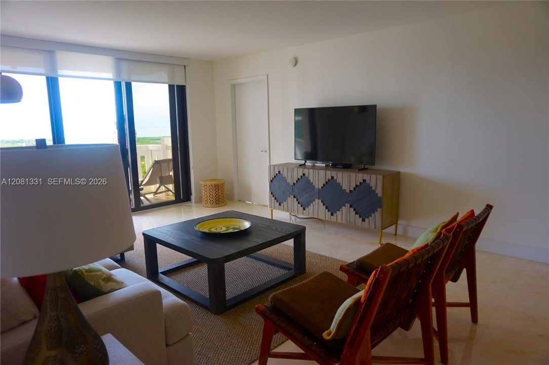 В аренду: $7,500 (2 спален, 2 ванн, 1409 Квадратных фут)