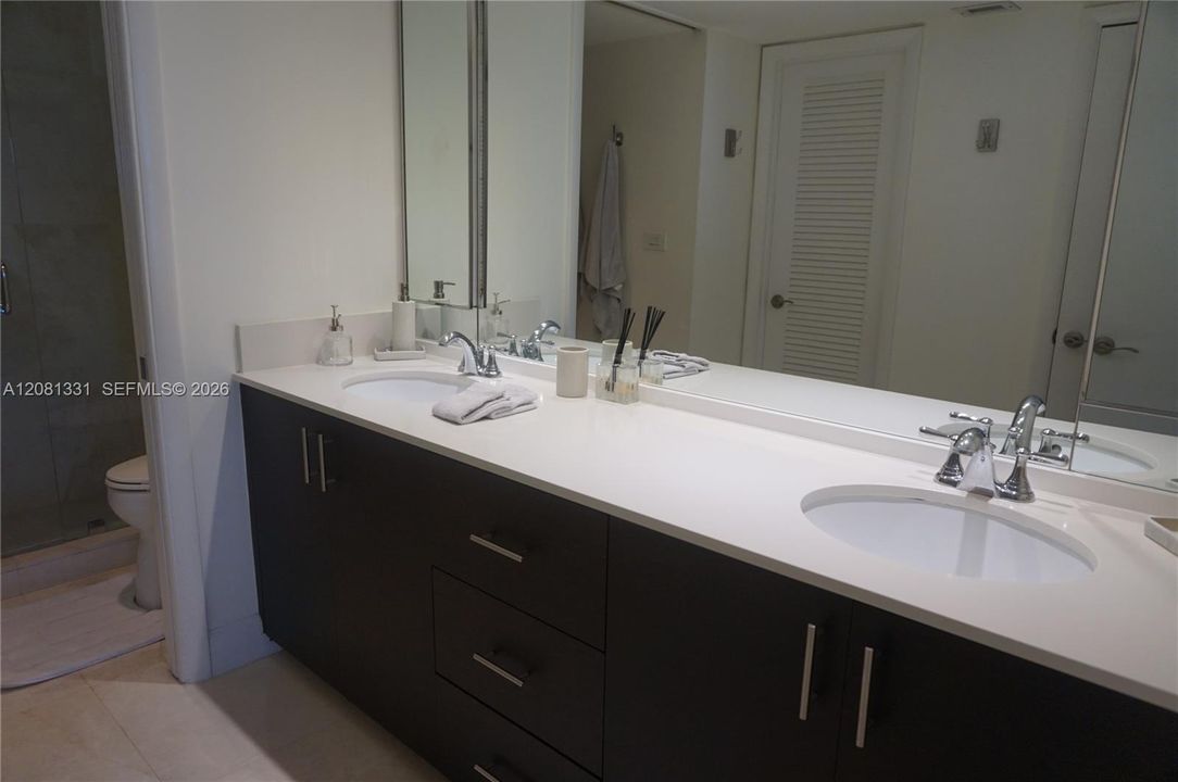 В аренду: $7,500 (2 спален, 2 ванн, 1409 Квадратных фут)