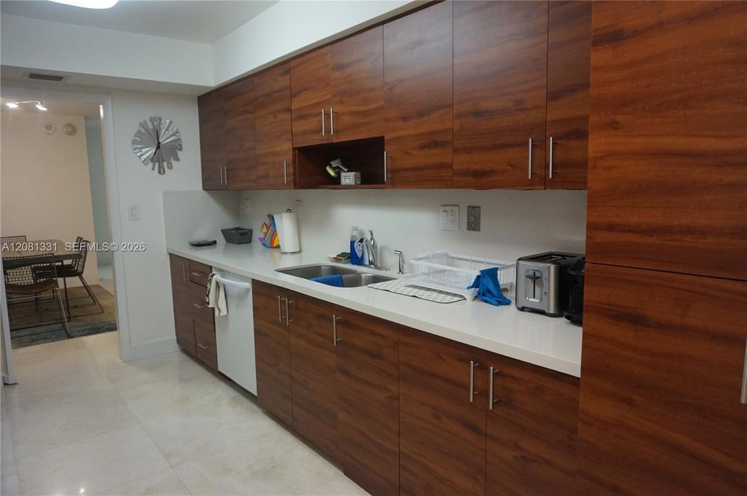 В аренду: $7,500 (2 спален, 2 ванн, 1409 Квадратных фут)