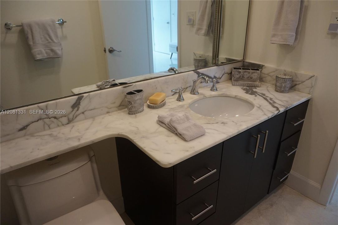В аренду: $7,500 (2 спален, 2 ванн, 1409 Квадратных фут)