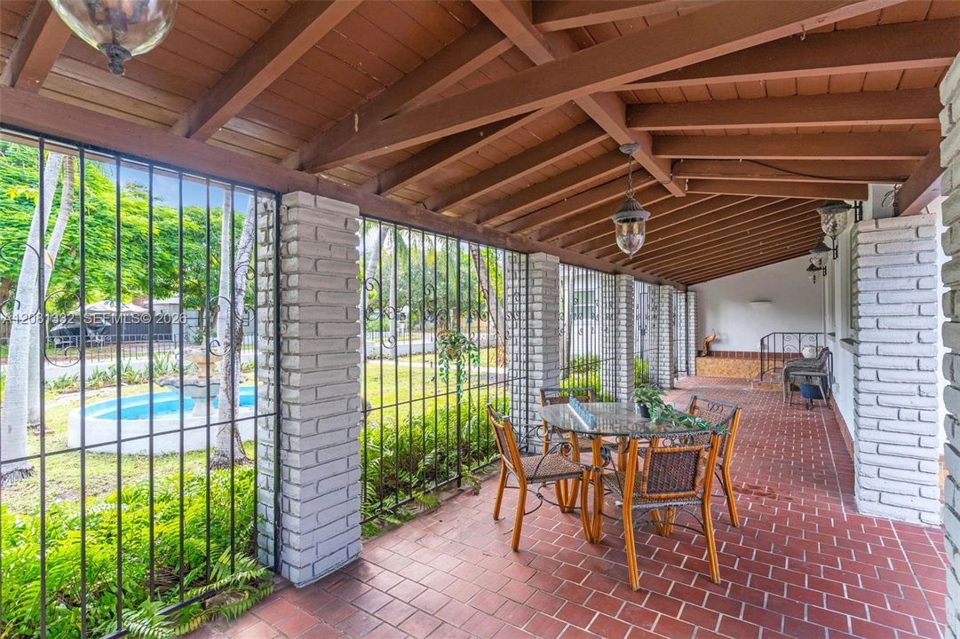 For Sale: $737,000 (3 beds, 3 baths, 2380 Square Feet)
