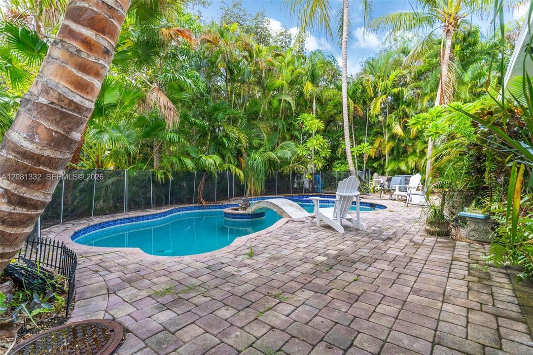 For Sale: $737,000 (3 beds, 3 baths, 2380 Square Feet)