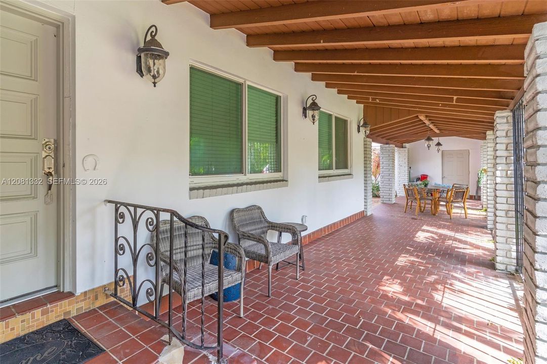 For Sale: $737,000 (3 beds, 3 baths, 2380 Square Feet)