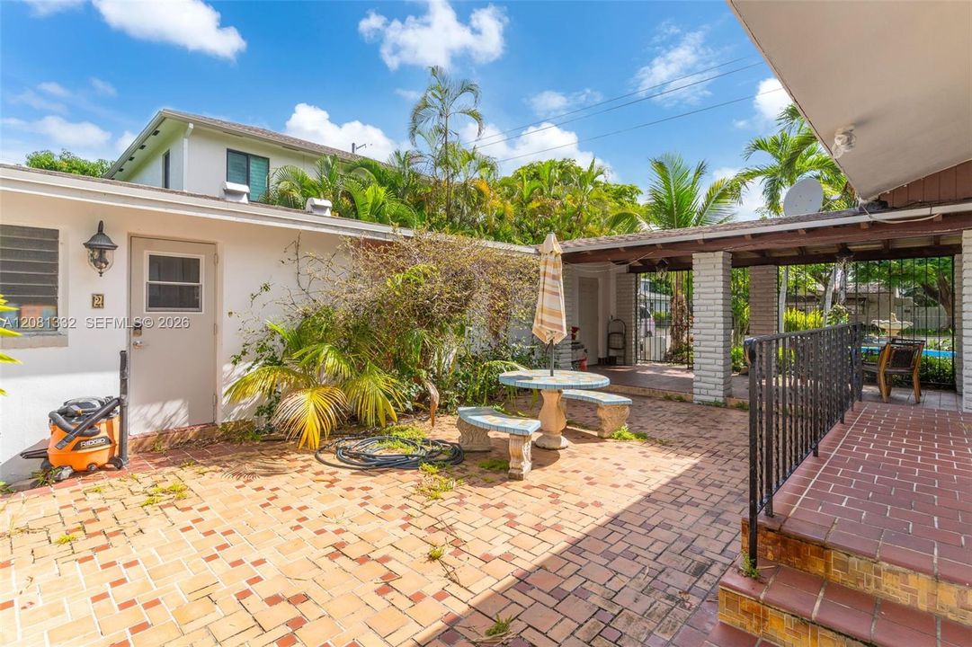 For Sale: $737,000 (3 beds, 3 baths, 2380 Square Feet)