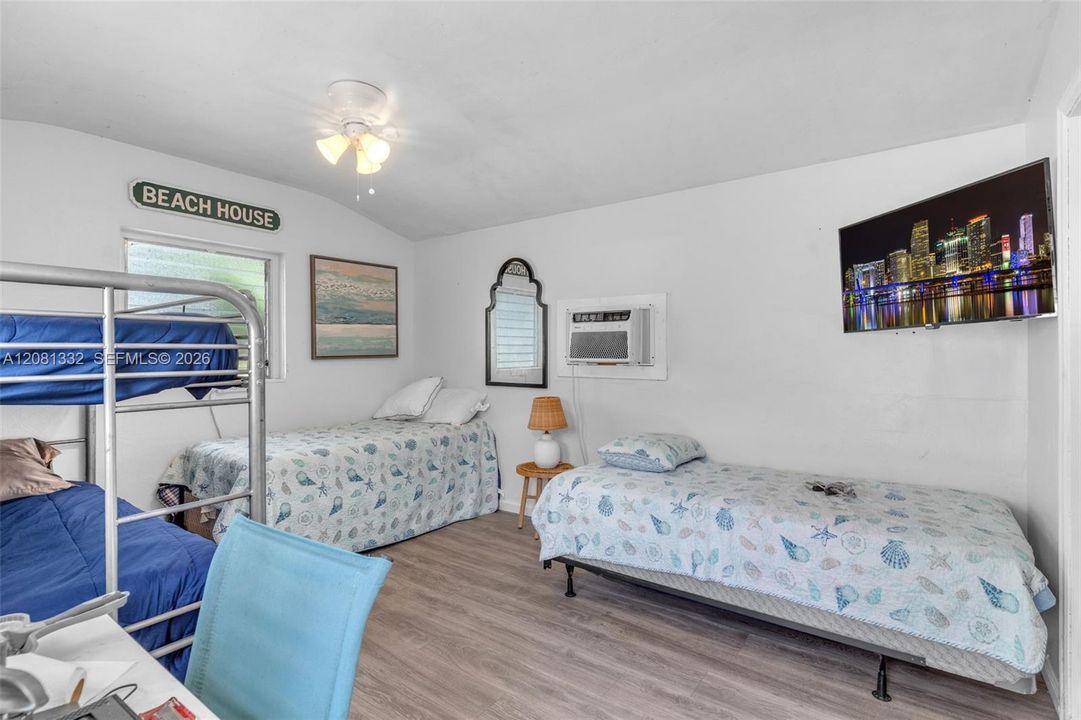 For Sale: $737,000 (3 beds, 3 baths, 2380 Square Feet)