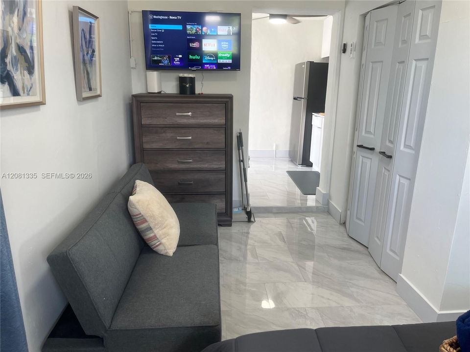 En Venta: $675,000 (4 camas, 2 baños, 1395 Pies cuadrados)