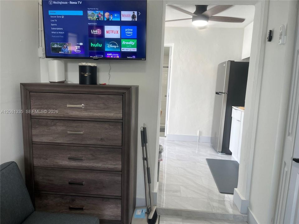 En Venta: $675,000 (4 camas, 2 baños, 1395 Pies cuadrados)
