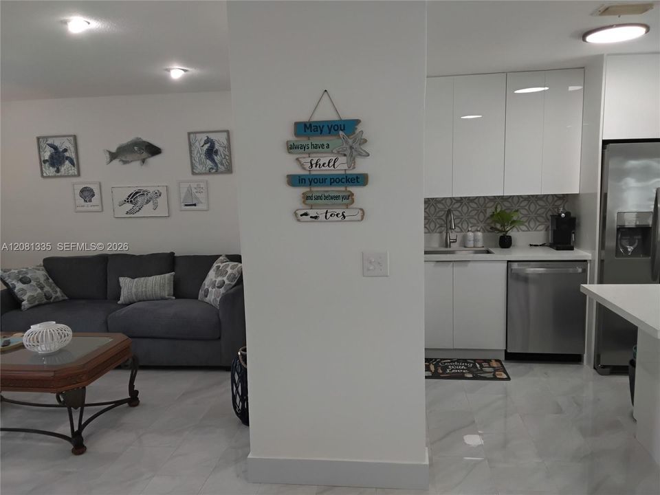 En Venta: $675,000 (4 camas, 2 baños, 1395 Pies cuadrados)