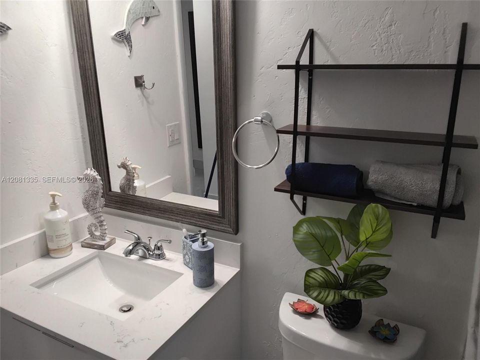 En Venta: $675,000 (4 camas, 2 baños, 1395 Pies cuadrados)