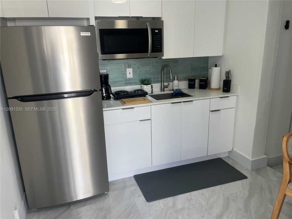 En Venta: $675,000 (4 camas, 2 baños, 1395 Pies cuadrados)