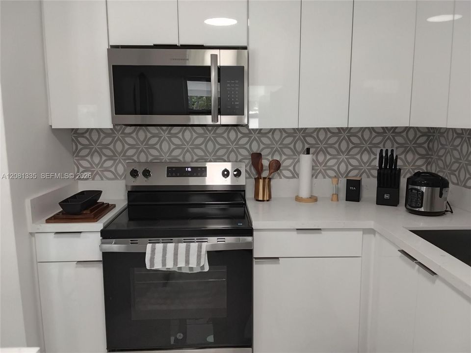 En Venta: $675,000 (4 camas, 2 baños, 1395 Pies cuadrados)