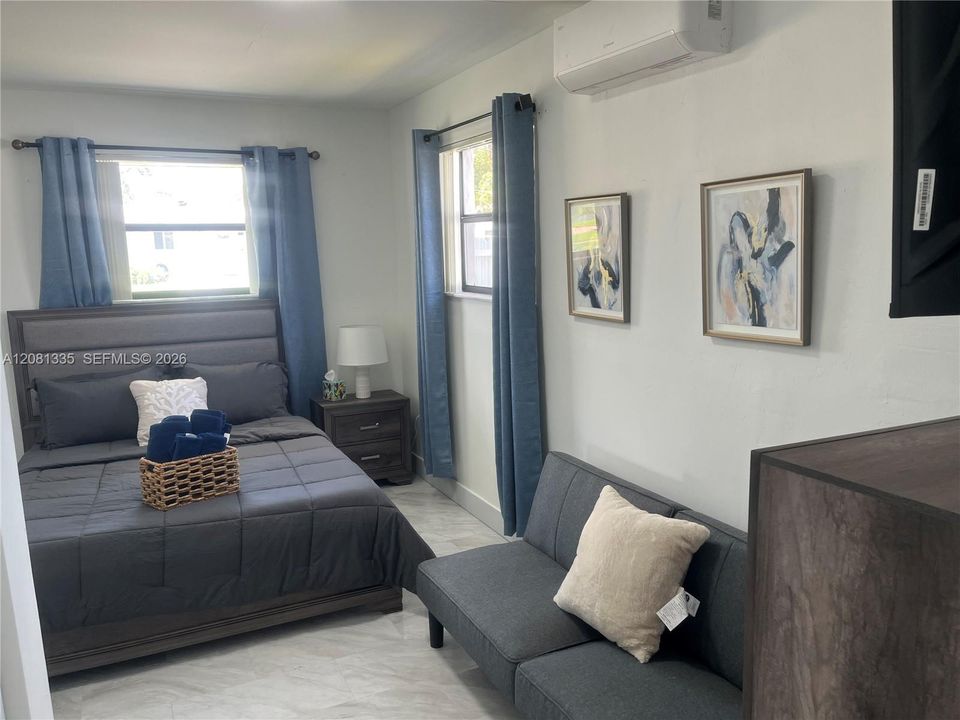 En Venta: $675,000 (4 camas, 2 baños, 1395 Pies cuadrados)